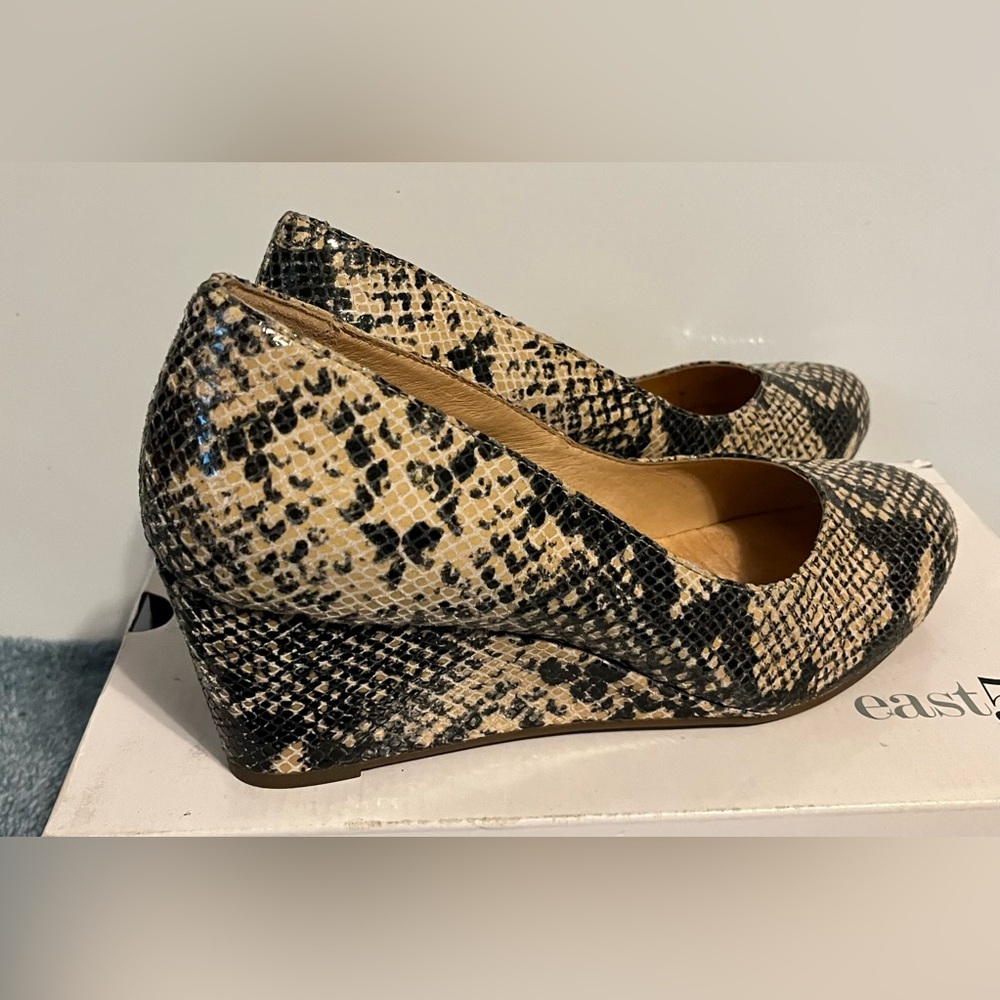Vionic Snakeskin Patterned Wedge Heels - image 3